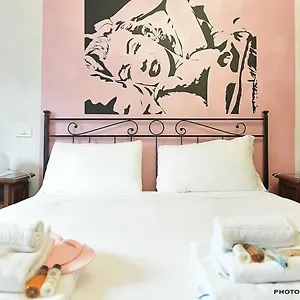 https://la-signorina.it-romehotels.com