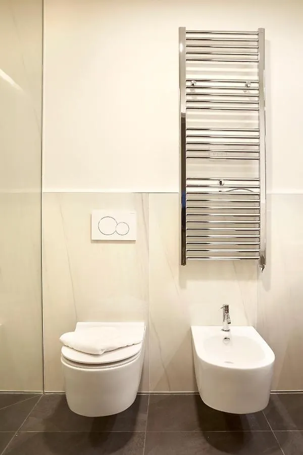 Prestige Boutique Aparthotel -Piazza Duomo ミラノ 0*,  イタリア