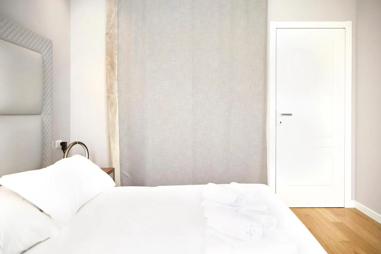 アパート Prestige Boutique Aparthotel -Piazza Duomo ミラノ