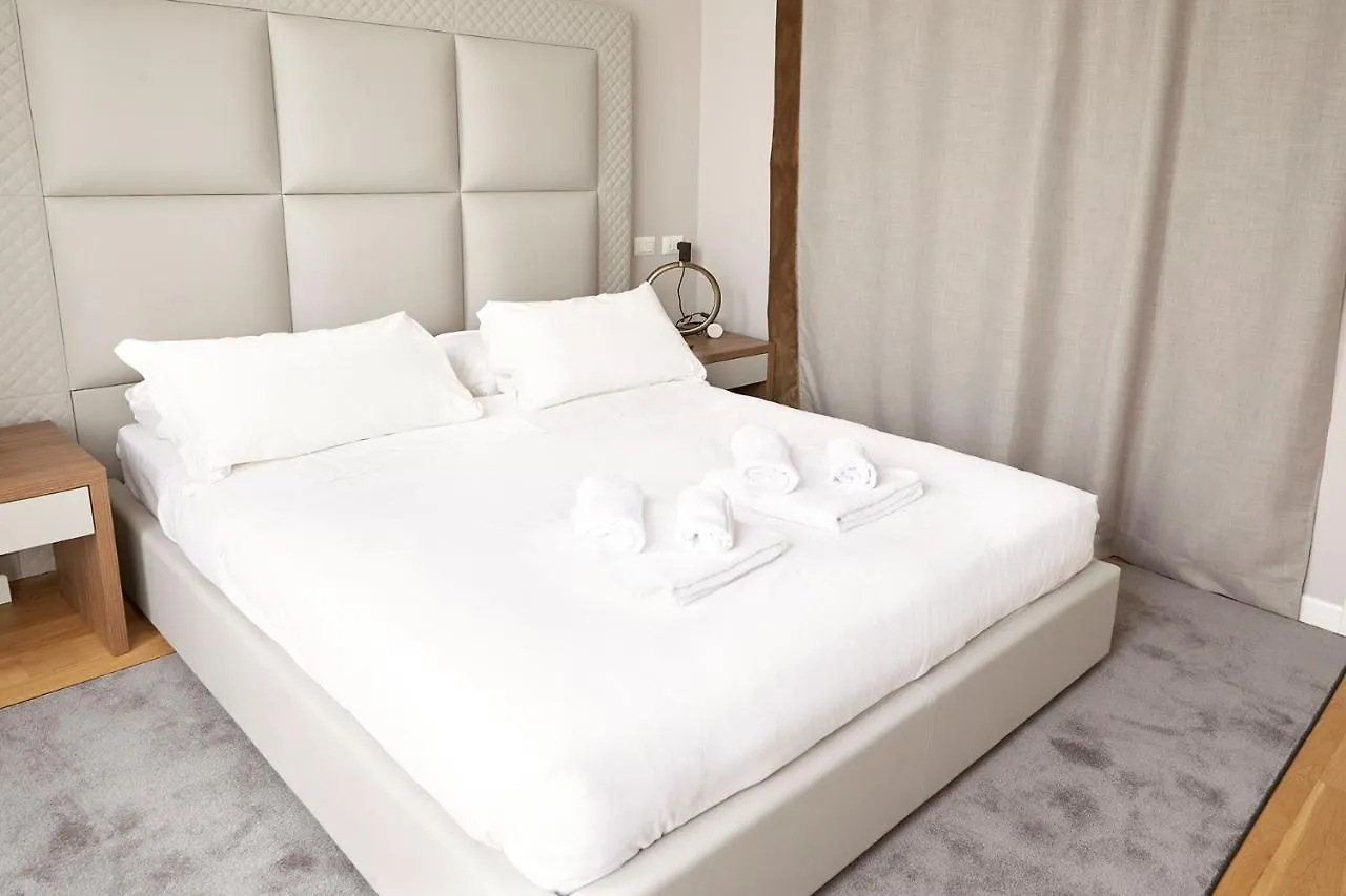 Prestige Boutique Aparthotel -Piazza Duomo ミラノ 0*,  イタリア