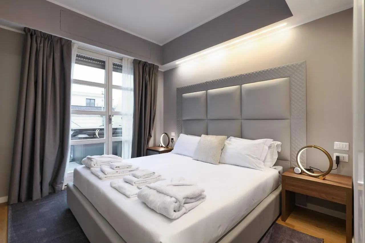 アパート Prestige Boutique Aparthotel -Piazza Duomo ミラノ イタリア